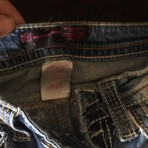 No Boundaries capris size 1 - Picture 4 of 5